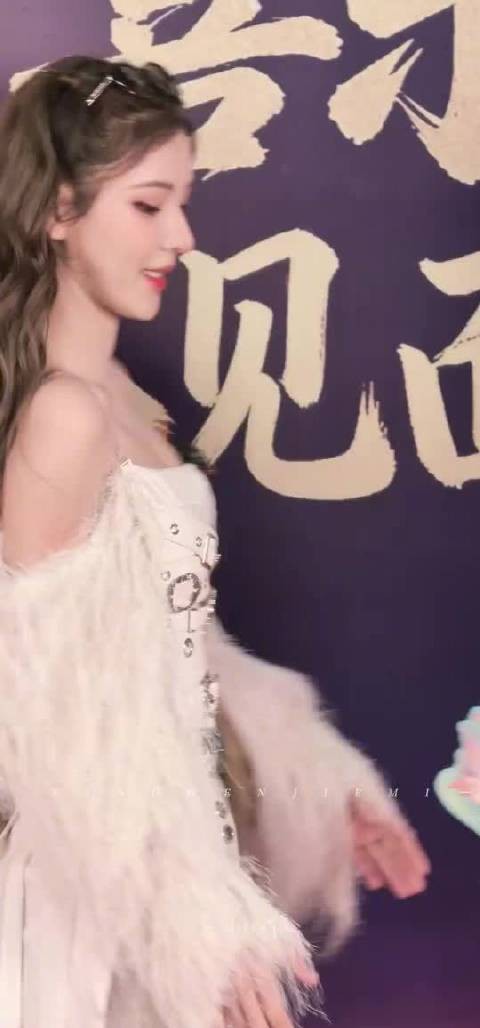 甜酷甜酷的张予曦送元宵祝福，元宵喜乐，诸事顺遂，烦恼全卷走，好运马上来