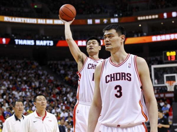 姚明选秀篮球的传奇之路，如何成为NBA状元,职业生涯数据如何,退役后贡献有哪些