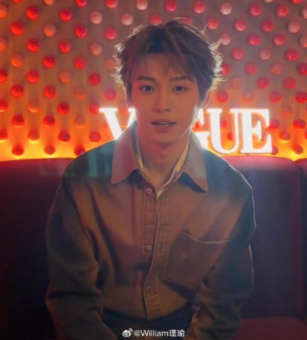 出席VOGUE编辑部年会的艺人梓渝在采访中具体分享了哪些生活趣事？