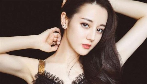 娱乐圈的5大梗，综艺不找迪丽热巴，和杨幂拍戏不能撩头发