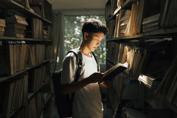 青年有书，行路有光：18