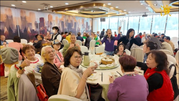 TVB“御用恶霸”罕见现身，自曝真实身份是大巴司机，为养家糊口甘愿降薪接戏