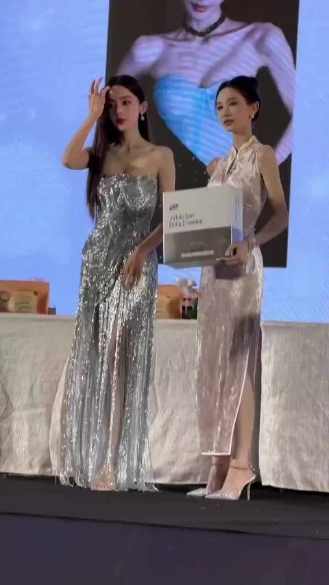 “娜扎出来才知道什么叫仙女,娜扎的美貌太能打了”