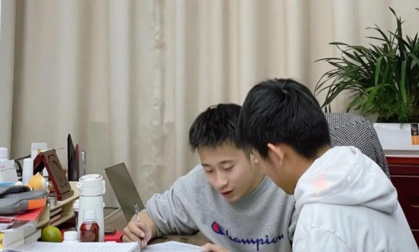 朋辈导师邵嶷与学生开展为期1年的生涯陪伴