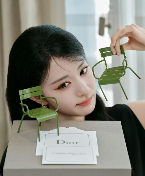 受行程影响迪丽热巴未能出席迪奥大秀，王楚然现身秀场成为现场焦点引发热议