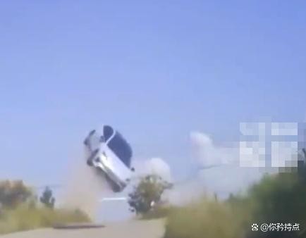 轿车下坡突然“起飞”：最高离地4米——解析三大应急生存法则，下坡变跳崖？景德镇惊现“飞车” 幸存者亲授对抗地心引力秘诀-有驾