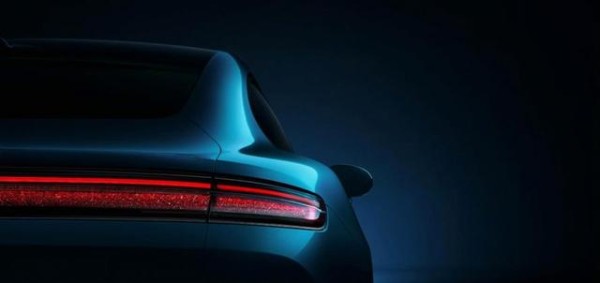 鸿蒙智行技术焕新发布会正式举办，余承东亮相公布尚界Z7与Z7T两款新品，定位科技轿跑与都市风尚猎装车型，潮流配色与创新设计引发关注-有驾