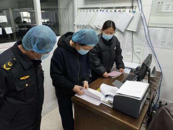 南京市六合区市场监管局用心织密安全防护网 全力护航开学季