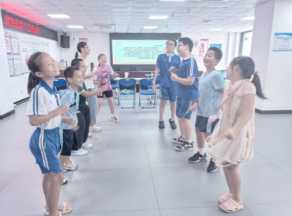 深圳阳光社区青少年社交活动的收获与展望