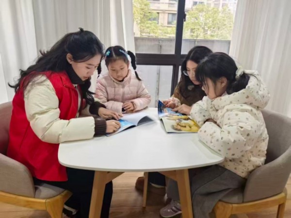 原创绘本润童心·青春实践促成长——助力和谐亲子关系构建