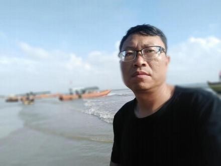 诗人的深隧就是诗歌的力量——朱兴友访谈录