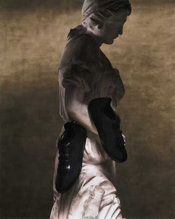 statue incorporating modern black shoes