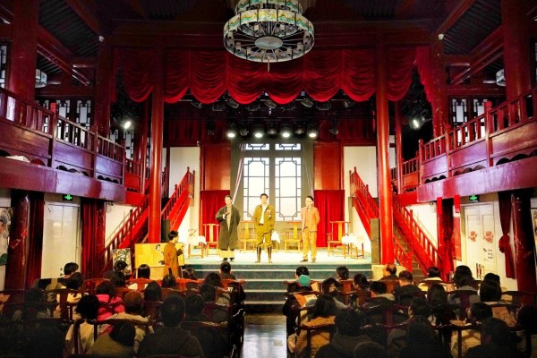 沉浸式话剧《宋美龄耳环丢了》：民国悬案与百年会馆的双向奔赴