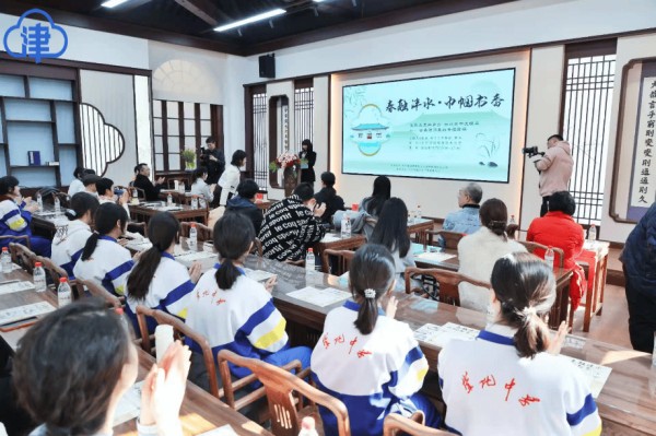 诗教传承润心田 书香津渡启新程 文庙博物馆举办妇女节文学讲座