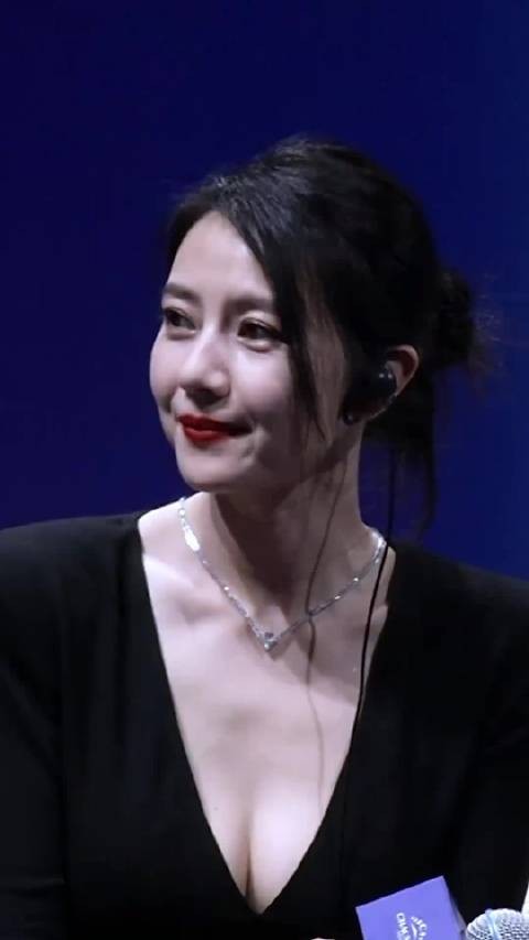 高圆圆这无敌的笑容好治愈