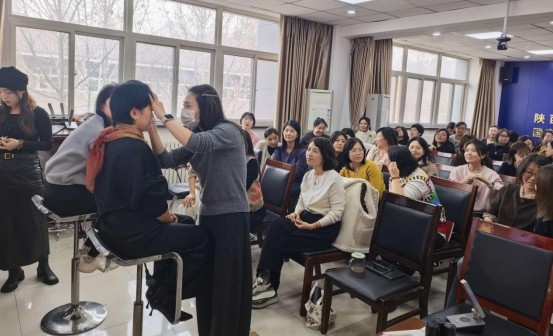 芳华绽放 美丽同行——省能源所举办“三八”妇女节美妆讲座活动