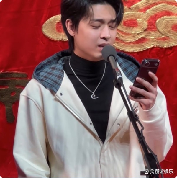 秦霄贤首映礼“社死”热舞，是营业还是真性情？