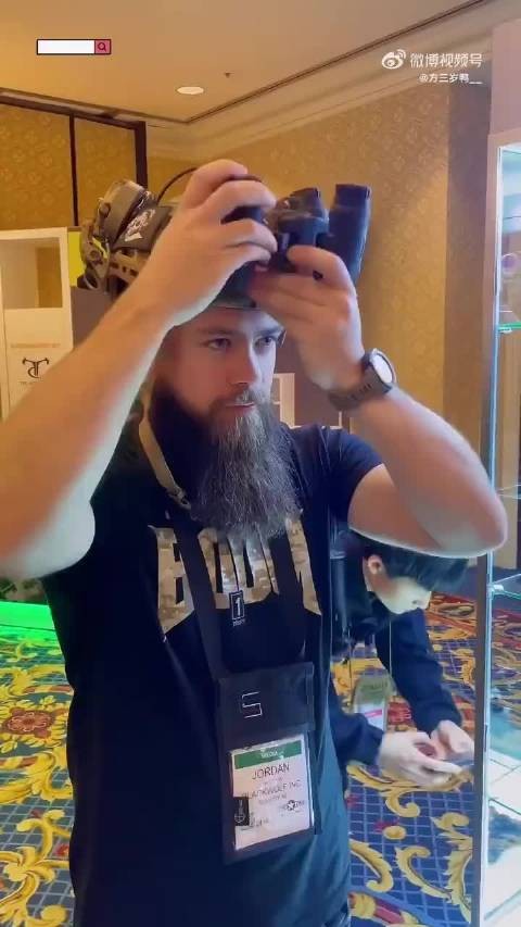 军用夜视仪，不是做不出全彩，是战场上全彩会害死士兵