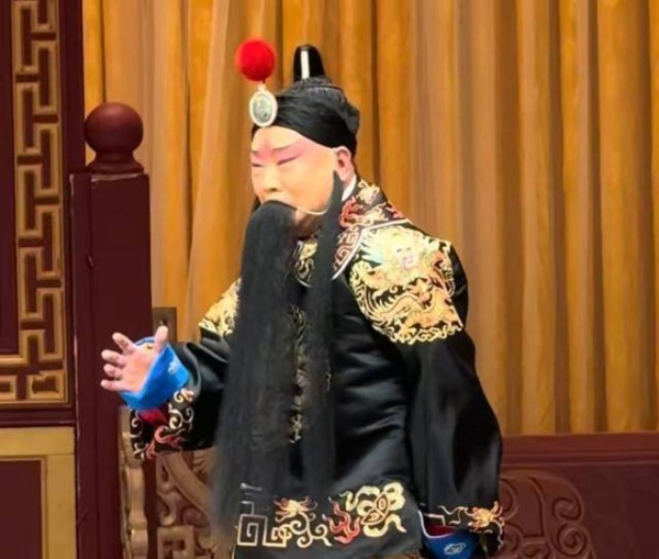 郭德纲真听劝，麒麟剧社京剧改叫“郭剧”，自嘲还是炒作？