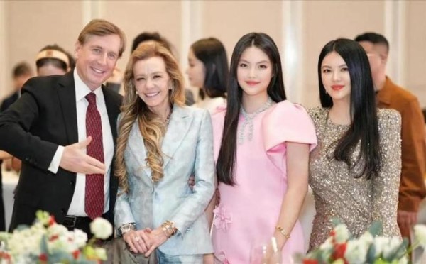 李湘瘦身惊艳亮相肖邦之夜，携女儿出席，王岳伦罕见同框