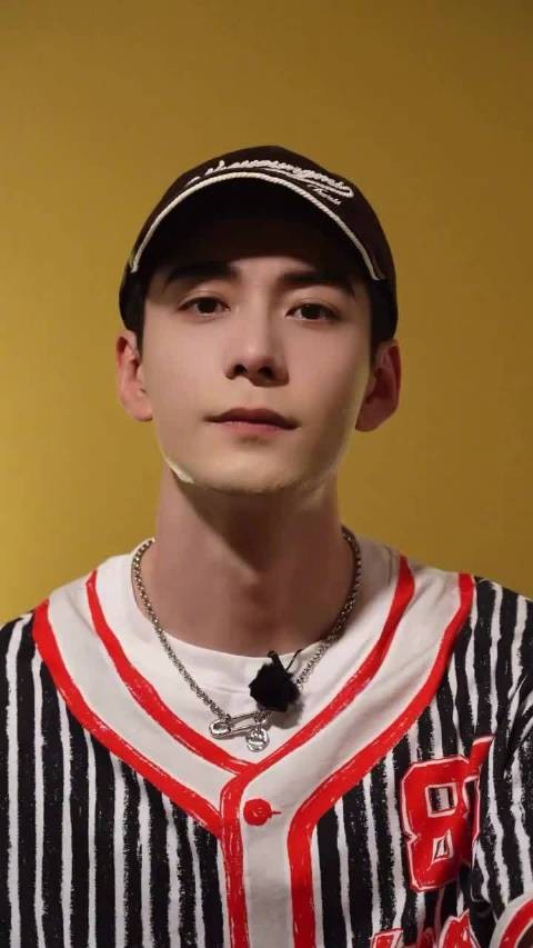 陈星旭今日ig更新 有趣又可爱的眉毛舞 陈星旭