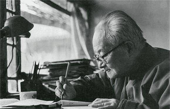 原创沈从文为了一女子，两次背叛妻子，他自杀时，妻子却选择离去