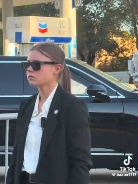 特朗普车队女特工因稚嫩外貌引争议