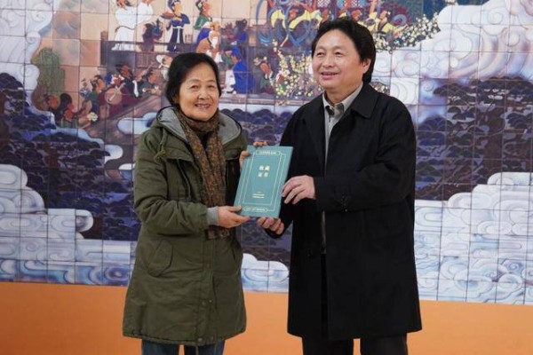 “新中国设计第一人”周令钊先生221件作品入藏央美