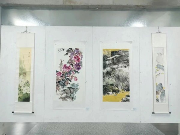 鞍山市中小学艺术展演“兰开杯”师生绘画作品展启幕