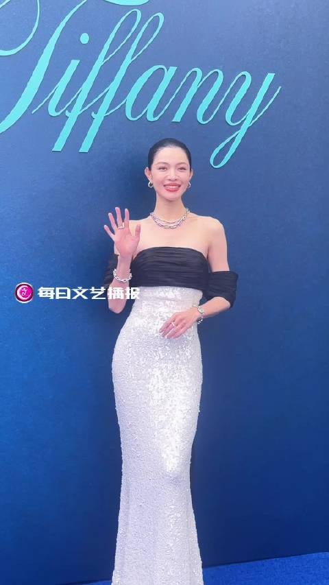 钟楚曦大光明造型曝光，自律成就好身材