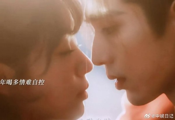 孔雪儿亲自按头田曦薇吻戏的花絮是在哪看到的？