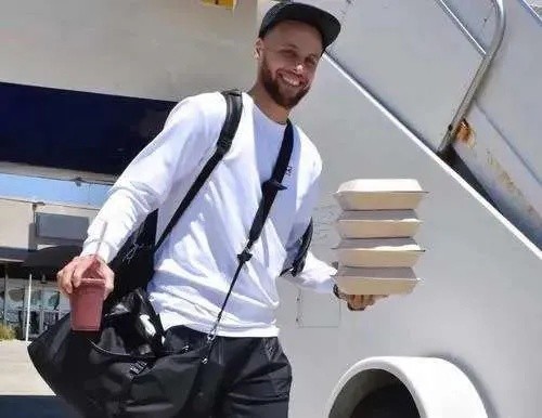 NBA球员的十大好处：为何篮球明星的<a target=