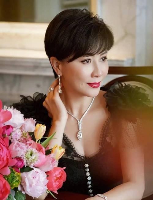 五位女星奢侈生活曝光：日常开销令人咋舌，普通人难以企及