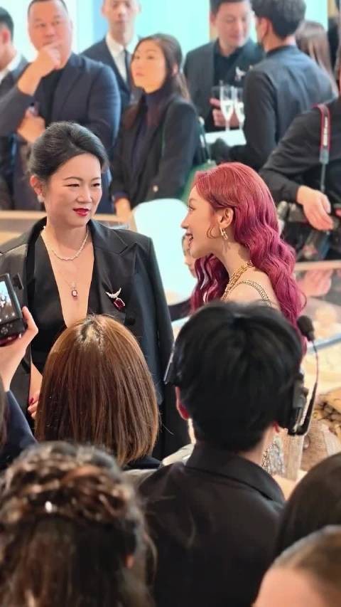 宋雨琦像单独开了磨皮 太美了