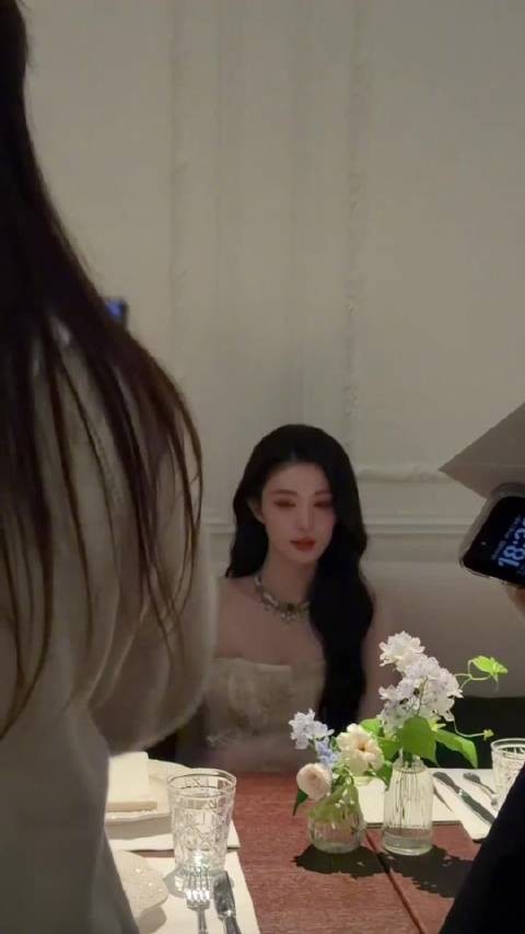 王楚然生来就是要做女神的，隔着屏幕被船香晕了