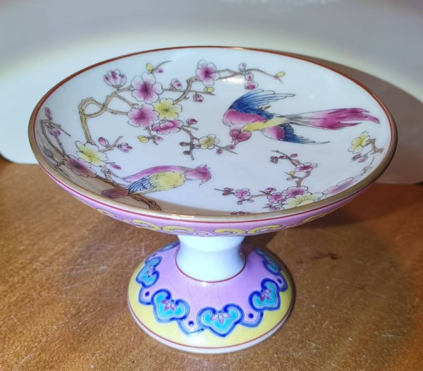 大清雍正粉彩描金喜上眉梢高足盘:盛世彩瓷的雅致绝唱