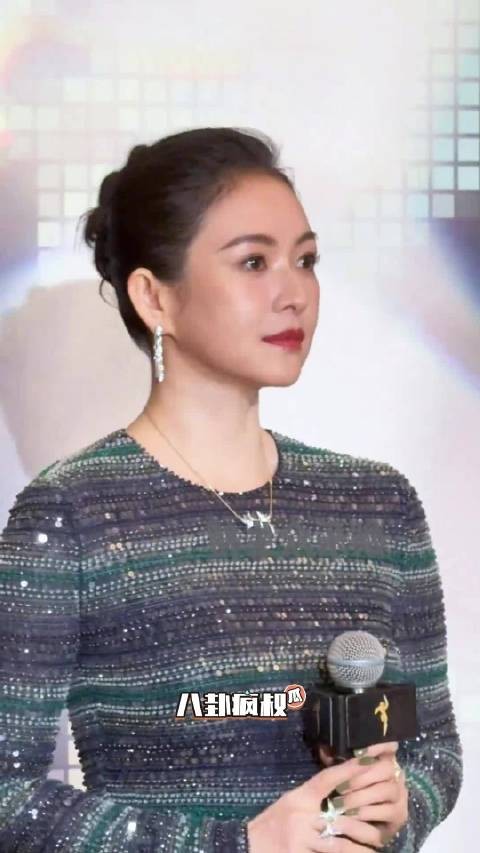 说实话,就是胖了,但是,即使胖了,也一样风韵犹存