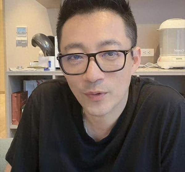 汪小菲不忍了!直播回应3大问题,孩子不随母姓,抱儿子拍满月照