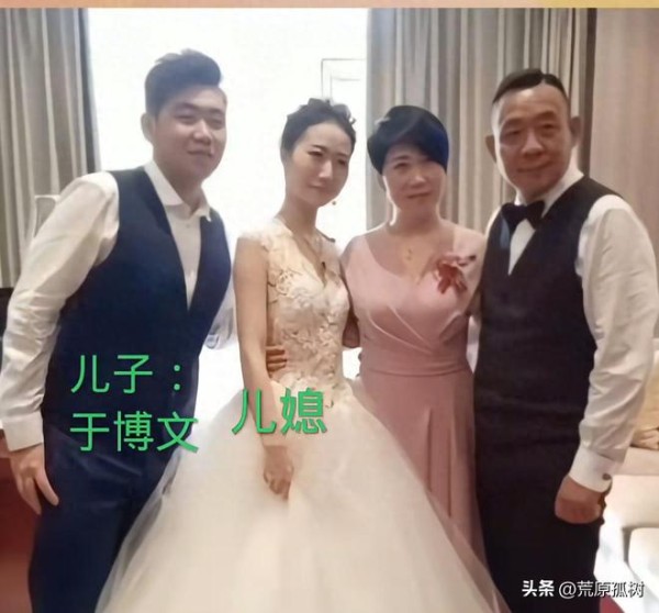 于东来儿媳首次正面露面,颜值封神,和婆婆马丽撞脸像复制粘贴
