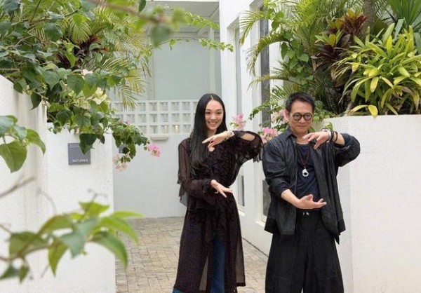 李连杰哈佛大学学霸女儿Jane近照曝光，与爸爸一起练太极，心情愉悦。