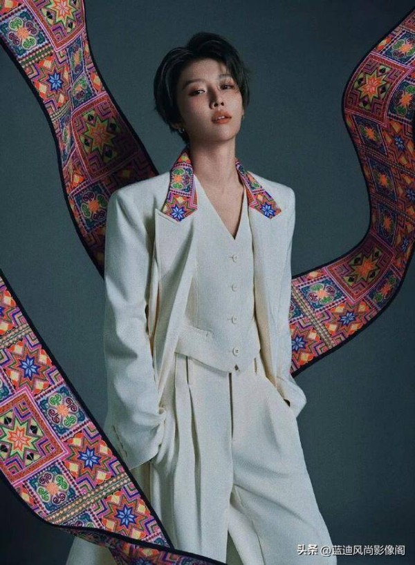 刘雨昕上城士非遗巡游展苗绣织就东方风骨,刚柔并济间见文化新生