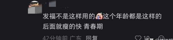 胡军与儿子现身机场！两人吃零食不忘形象管理，康康近照有变化