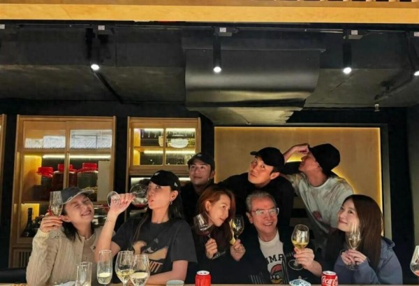 TVB帅气视帝形象崩坏？晒健身黑图痛到变形，网民疯狂改图加鸡腿