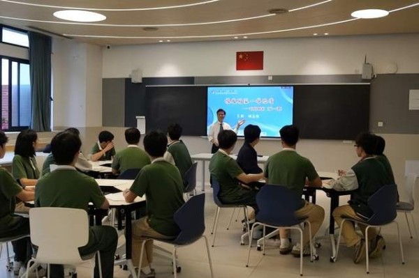 刘志伟以 “组合、变化、改进” 三法，点燃广州高中生创新思维