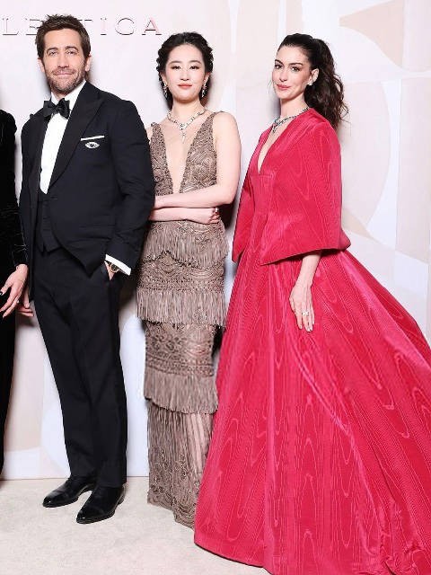 刘亦菲国外出席品牌活动，与好莱坞明星亲密互动，好感度拉满