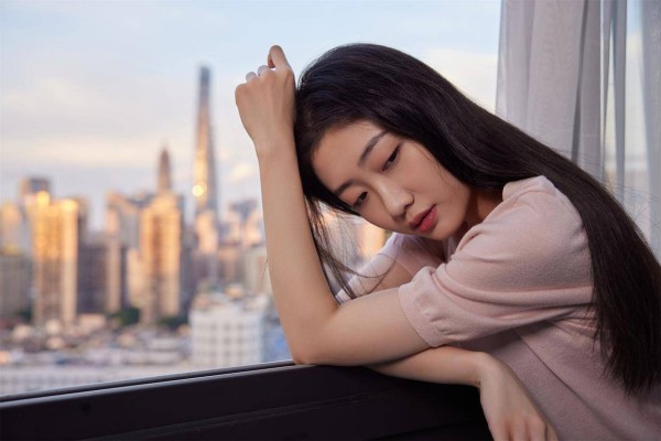 已婚女人对其他男人动情了，会有以下几个表现，早晚得离婚