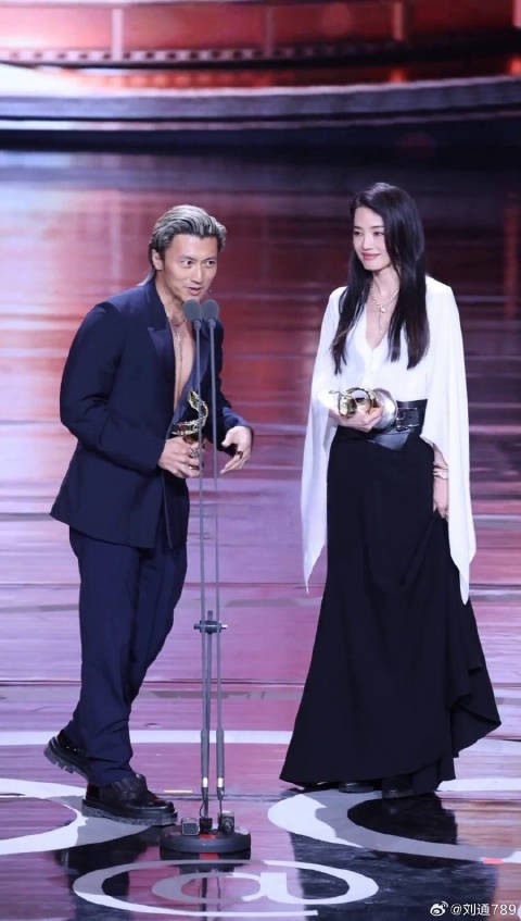 谢霆锋舒淇无滤镜同框引关注