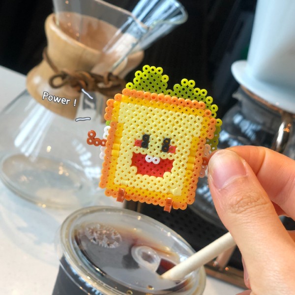 拼豆走红是与“快时代”的无声对抗