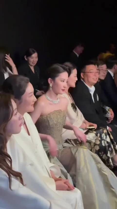 宝格丽女王，绝世名伶！刘亦菲给人的感觉就是一次比一次惊艳！