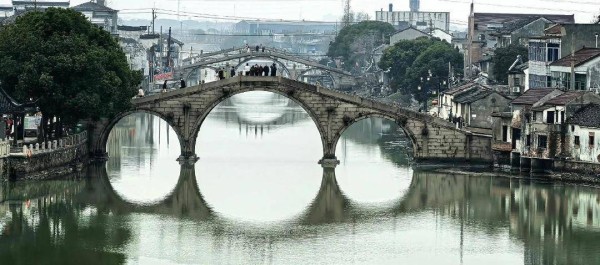 在西津桥的东津渡口,品一口腌笃鲜——读寅者(沈寅老师)《西津桥 东津渡》有感